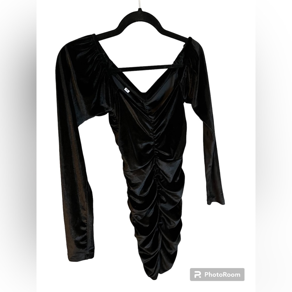 Black velvet fitted dress.